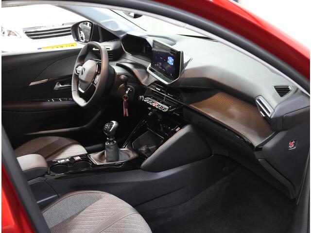 Peugeot 208 1.2 100PK Allure | 1ste eigenaar | AppleCarplay/AndroidAuto | Parkeersensoren | FULL LED | Navigatie | Lederen Stuurwiel | Climate Control | Cruise Control | 16" LMV | Isofix | Privacy Glass |