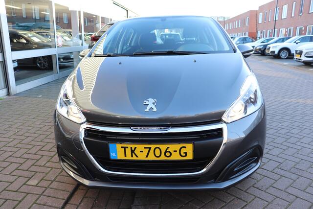 Peugeot 208 1.2 PureTech Active automaat. Lage Km stand.