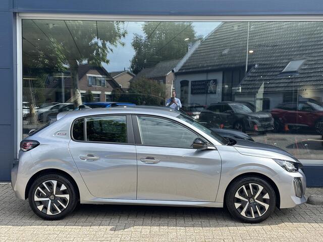 Peugeot 208 1.2 Style | Navigatie | Private Lease Vanaf ¤ 299 P/M ! | LED Verlichting | Cruise Control | Airco | Parkeersensoren | Draadloos Apple Carplay & Android Auto | Leren Stuurwiel |