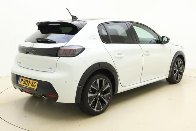 Peugeot 208 1.2 PureTech GT Pack 100 PK | Automaat | Panoramadak | Parkeersensor rondom | Alcantara bekleding | Camera | Mirror Screen | Adaptive Cruise Control | 1e eigenaar