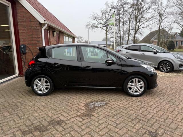 Peugeot 208 1.2 PURETECH SIGNATURE 5-DRS AIRCO/CRUISE/NAVI/AUTOMAAT