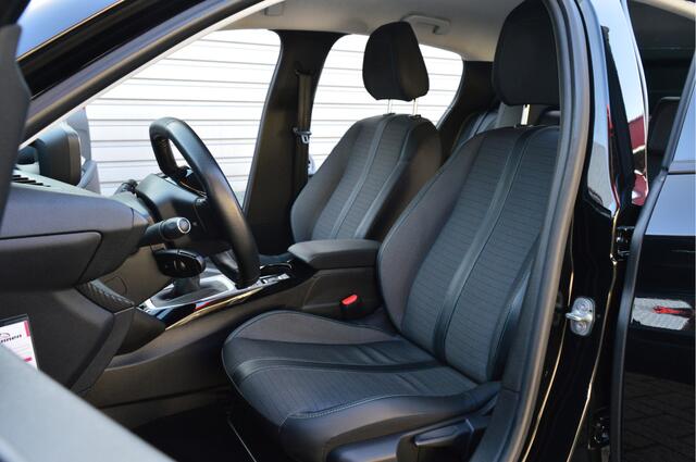 Peugeot 208 1.2 PureTech Allure O.a: Carplay, DAB, Clima, Cruise, PDC, Rijklaar, Etc. All-in prijs!