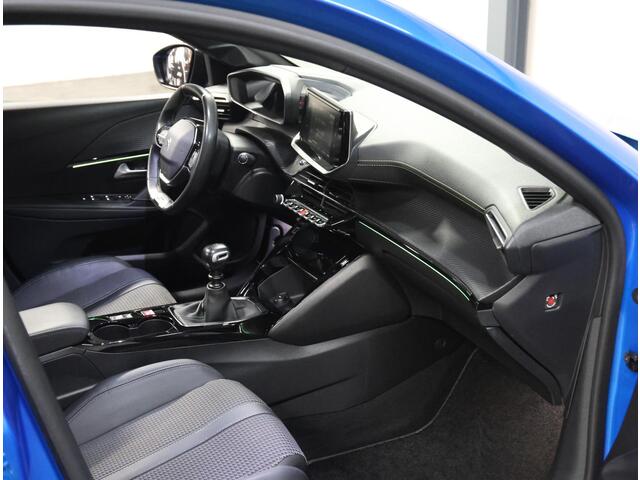 Peugeot 208 1.2 100PK GT-Line | AppleCarplay/Android Auto | 17"LMV | Camera | Keyless | Cruise Control | Climate Control | Camera | FULL LED | Two-Tone | Sfeerverlichting | Isofix | Privacy Glass |