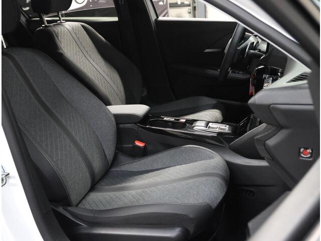 Peugeot 208 Hybrid 100PK e-DCS6 Allure | 1ste eigenaar | AppleCarplay/AndroidAuto | Parkeersensoren | FULL LED | Navigatie | Lederen Stuurwiel | Climate Control | Cruise Control | 16" LMV | Isofix | Privacy Glass |