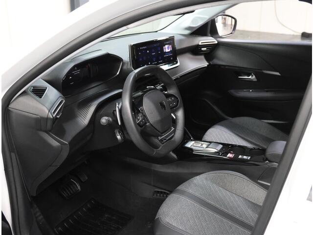 Peugeot 208 Hybrid 100PK e-DCS6 Allure | 1ste eigenaar | AppleCarplay/AndroidAuto | Parkeersensoren | FULL LED | Navigatie | Lederen Stuurwiel | Climate Control | Cruise Control | 16" LMV | Isofix | Privacy Glass |