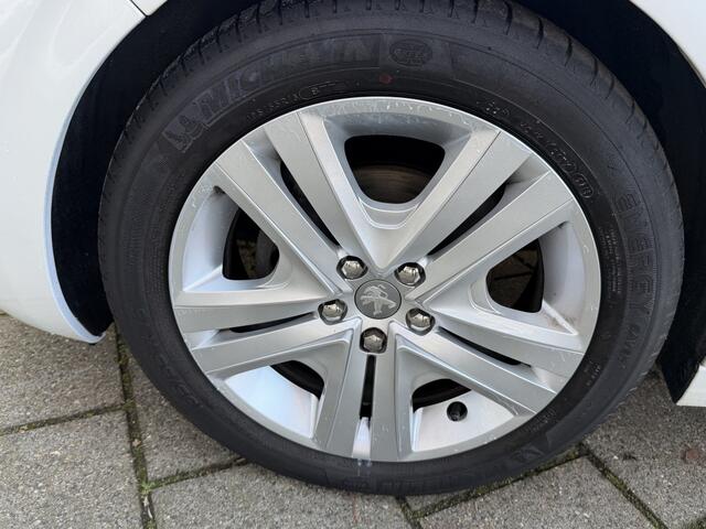 Peugeot 208 1.2 PureT. Signature