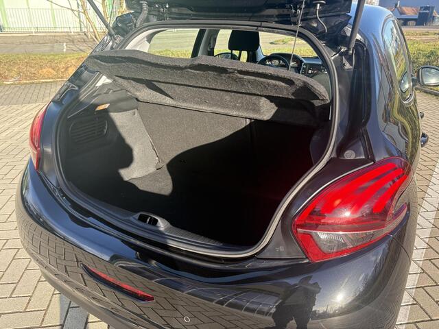 Peugeot 208 1.2 PureTech Signature carplay | AIRCO | lage kilometerstand