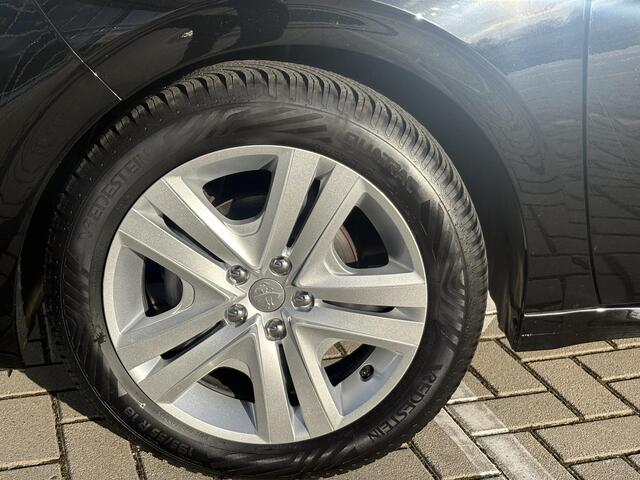 Peugeot 208 1.2 PureTech Signature carplay | AIRCO | lage kilometerstand