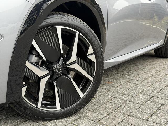Peugeot 208 GT 1.2 Hybrid 145PK e-DCS6 Automaat Navigatie, Camera Voor & Achter, Keyless, Stoelverwarming, Parkeersensoren