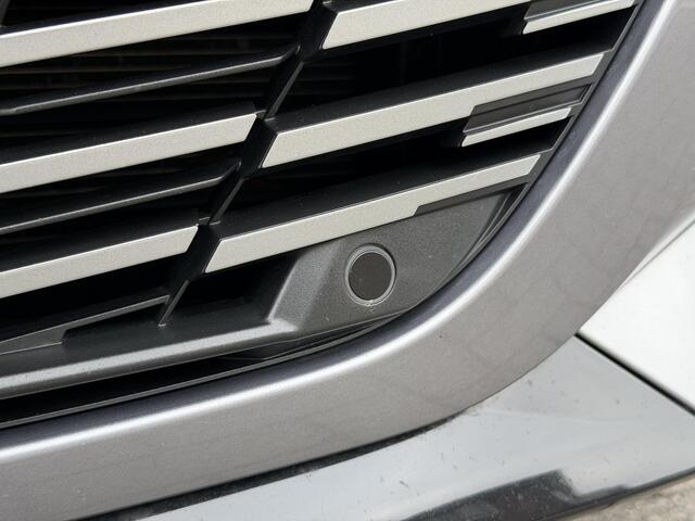 Peugeot 208 GT 1.2 Hybrid 145PK e-DCS6 Automaat Navigatie, Camera Voor & Achter, Keyless, Stoelverwarming, Parkeersensoren