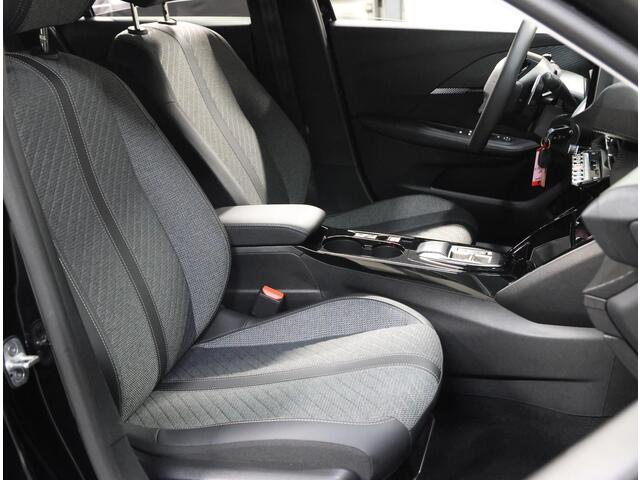 Peugeot 208 Hybrid 100PK e-DCS6 Style | 1ste eigenaar | AppleCarplay/AndroidAuto | Camera | Parkeersensoren | FULL LED | Navigatie | Lederen Stuurwiel | Climate Control | Cruise Control | 16" LMV | Isofix | Privacy Glass |