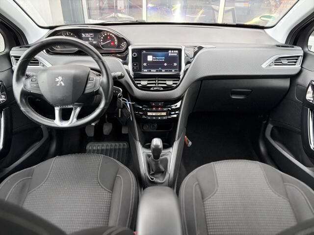 Peugeot 208 1.2 PureTech Blue Lease Executive 82pk | Nieuwe Distributieriem | Bluetooth | Cruise control | Electronic climate control | Navigatiesysteem full map | Parkeersensor achter | Trekhaak | Dealer onderhouden!