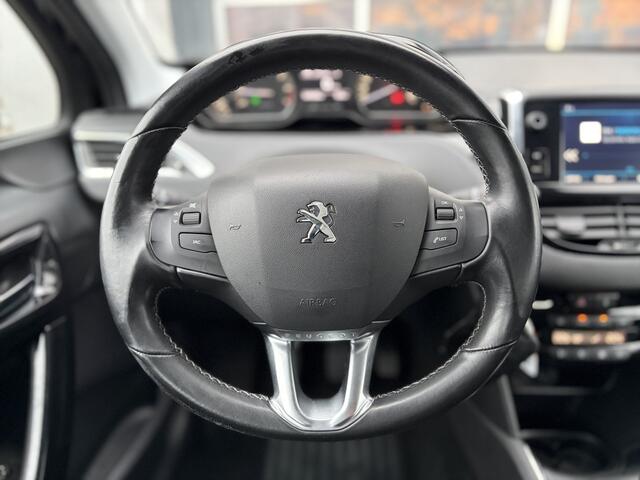 Peugeot 208 1.2 PureTech Blue Lease Executive 82pk | Nieuwe Distributieriem | Bluetooth | Cruise control | Electronic climate control | Navigatiesysteem full map | Parkeersensor achter | Trekhaak | Dealer onderhouden!