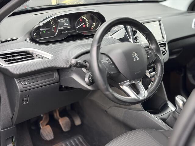 Peugeot 208 1.2 PureTech Blue Lease Executive 82pk | Nieuwe Distributieriem | Bluetooth | Cruise control | Electronic climate control | Navigatiesysteem full map | Parkeersensor achter | Trekhaak | Dealer onderhouden!