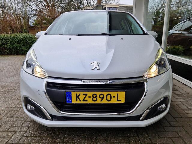 Peugeot 208 1.2 PureTech Blue Lion | Parkeersensoren achter | Navigatie | Apple Carplay | Cruise control
