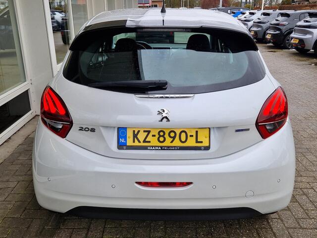 Peugeot 208 1.2 PureTech Blue Lion | Parkeersensoren achter | Navigatie | Apple Carplay | Cruise control