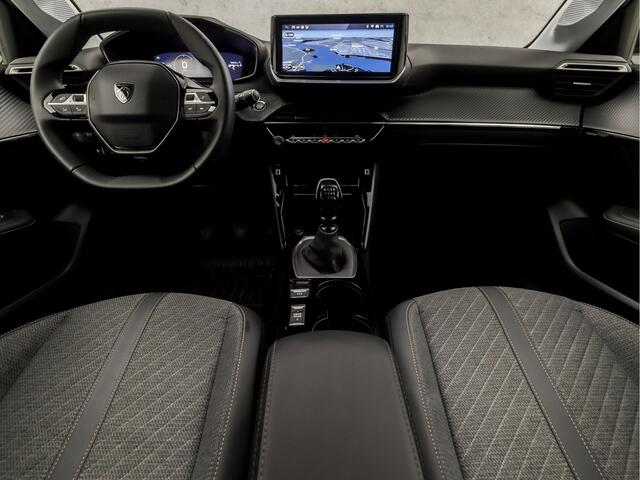 Peugeot 208 1.2 PureTech 100 Allure Sport (VIRTUAL COCKPIT, APPLE CARPLAY, GROOT NAVI, 360 CAMERA, LEDER, SPORTSTOELEN, GETINT GLAS, ADAPTIVE CRUISE, NEIUWSTAAT)