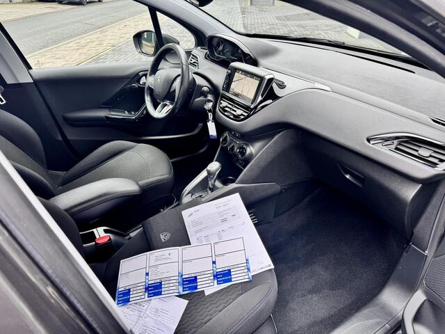 Peugeot 208 1.2 Signature/ 110 PK Vol Automaat/ Touchscreen/ Licht- regensensor