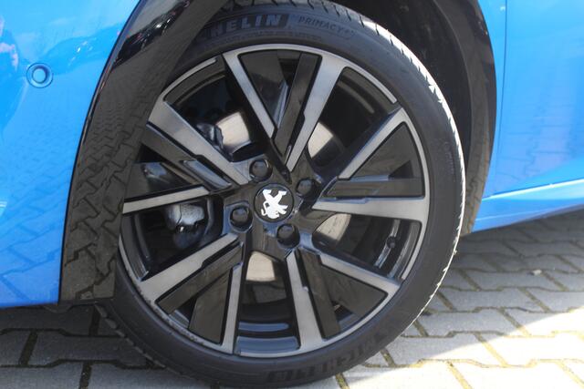 Peugeot 208 1.2 PureTech GT Automaat | Incl. 12 maanden garantie | 3D Virtual cockpit | 360 Camera | Stoelverwarming | PDC rondom | Keyless entry + go | 17" LMV | Schakelflippers | Grootlicht assistent | Lane assist | Panoramadak | Zwarte hemelbekleding | DAB+ | Appl