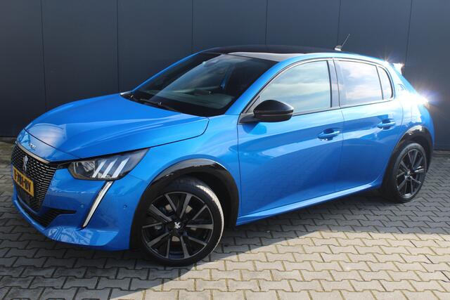 Peugeot 208 1.2 PureTech GT Automaat | Incl. 12 maanden garantie | 3D Virtual cockpit | 360 Camera | Stoelverwarming | PDC rondom | Keyless entry + go | 17" LMV | Schakelflippers | Grootlicht assistent | Lane assist | Panoramadak | Zwarte hemelbekleding | DAB+ | Appl