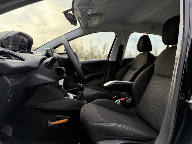 Peugeot 208 1.2 PureTech Blue Lion Navi,Airco,Cruise,5 Deurs,N.A.P,Weinig km,D-riem recent vv,Nieuwe Apk bij Aflevering