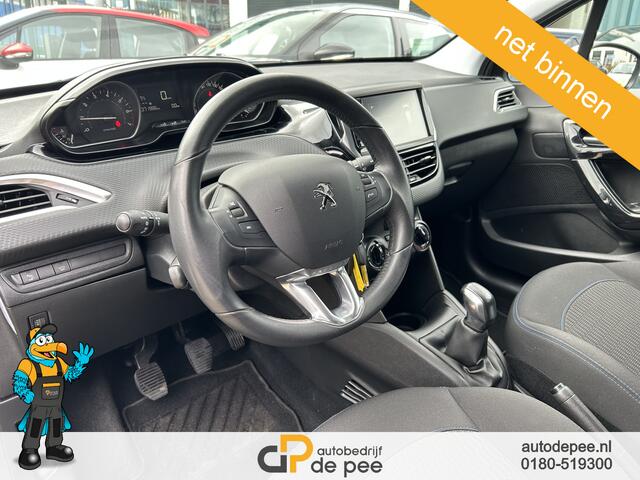 Peugeot 208 1.2 PureTech Signature GARANTIE/AIRCO/CARPLAY/PDC/NAVI/CRUISE/LICHTMETAAL rijklaarprijs!