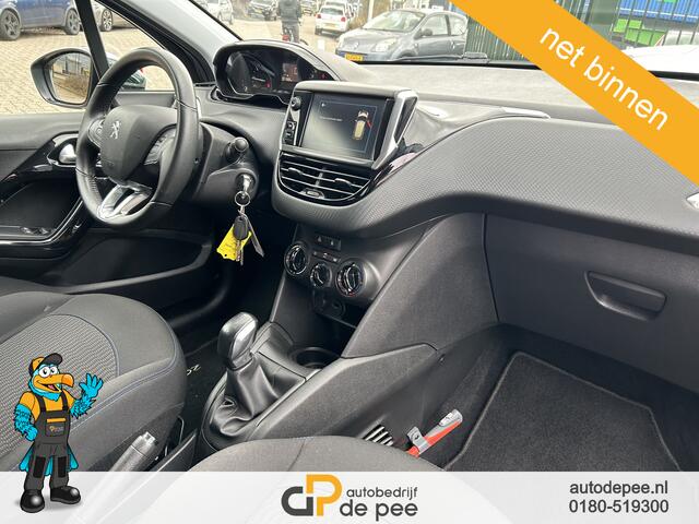 Peugeot 208 1.2 PureTech Signature GARANTIE/AIRCO/CARPLAY/PDC/NAVI/CRUISE/LICHTMETAAL rijklaarprijs!