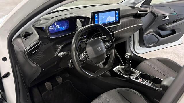 Peugeot 208 1.2 PureTech Allure | Pano dak | Trekhaak | 1e eigenaar