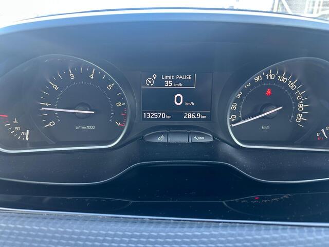 Peugeot 208 1.2 PureTech Blue Lease Executive Clima, PDC achter