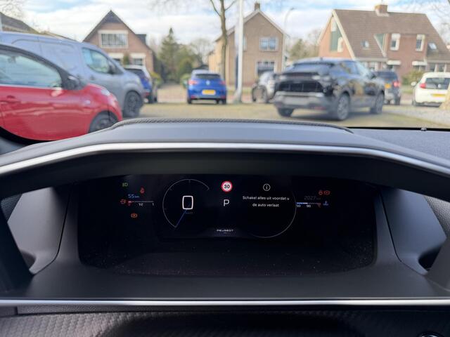 Peugeot 208 1.2 Hybrid 145 e-DCS6 GT Meest Complete Uitvoering! | Panoramadak | Alcantara Stoelen met Verwarming en Massage | Navigatie | Cruise Control | 360 Graden Camera | Full LED Verlichting | 17" Lichtmetalen Velgen | Parkeersensoren V+A |
