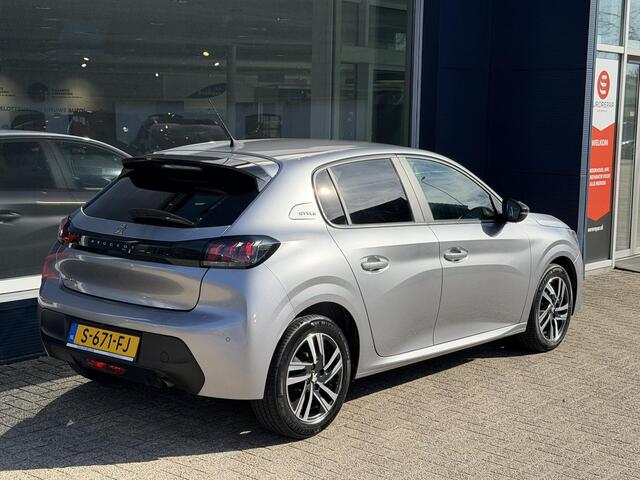 Peugeot 208 1.2 Style | Navigatie | Camera | LED Koplampen | Touch Screen | Extra Getinte zijruiten achter | 16' Inch LM Velgen | Apple Carplay | Cruise Control | Airco.