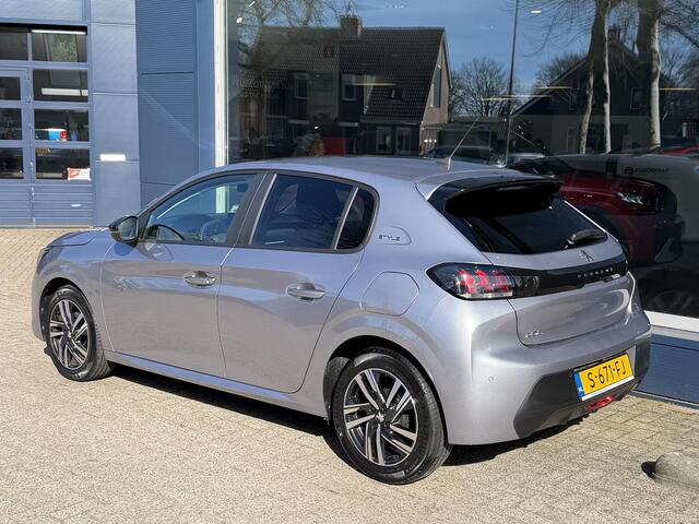 Peugeot 208 1.2 Style | Navigatie | Camera | LED Koplampen | Touch Screen | Extra Getinte zijruiten achter | 16' Inch LM Velgen | Apple Carplay | Cruise Control | Airco.