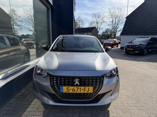 Peugeot 208 1.2 Style | Navigatie | Camera | LED Koplampen | Touch Screen | Extra Getinte zijruiten achter | 16' Inch LM Velgen | Apple Carplay | Cruise Control | Airco.