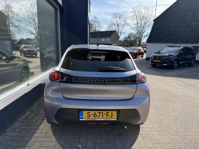 Peugeot 208 1.2 Style | Navigatie | Camera | LED Koplampen | Touch Screen | Extra Getinte zijruiten achter | 16' Inch LM Velgen | Apple Carplay | Cruise Control | Airco.