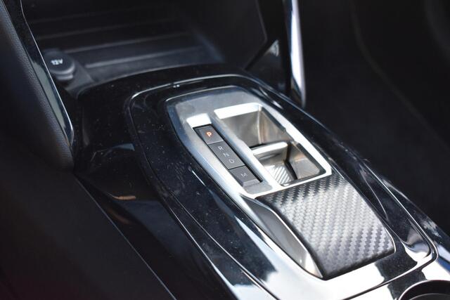 Peugeot 208 1.2 Hybrid 100 e-DCS6 GT Panoramadak | Half-Leder | Sfeerverlichting | BSM | Navigatie | 12 mnd BOVAG garantie | Whatsapp 06-53188999