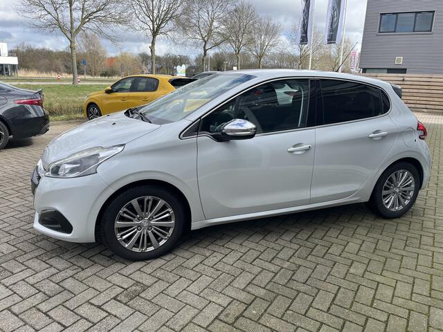 Peugeot 208 1.2 PureTech Allure Parelmoer / Nav / Lmv / Cruise / Led / Clima