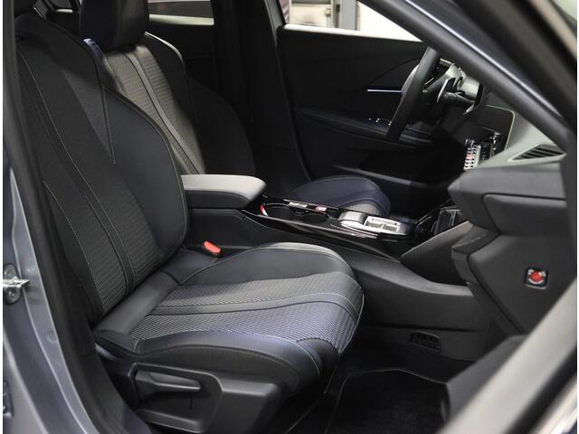 Peugeot 208 1.2 110PK GT | 1ste eigenaar | AppleCarplay/Android Auto | 17"LMV | 360'Camera | Navigatie | Keyless | Adaptive Cruise Control | Climate Control | FULL LED | Sfeerverlichting | Isofix | Privacy Glass |