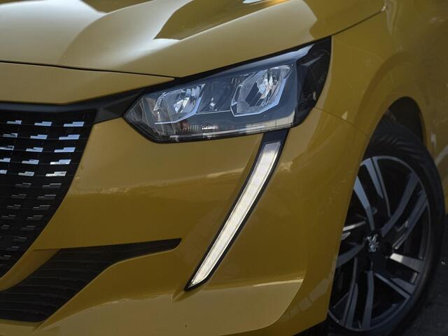 Peugeot 208 1.2 PureTech Allure | Parkeercamera/-sensoren | Navigatie | Cruise Control | Climate Control | Full LED | Apple Carplay/Android Auto | DAB | Lichtmetalen velgen |