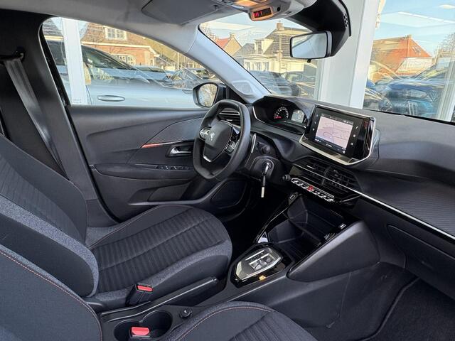 Peugeot 208 1.2T Automaat Active Pack | Dealeronderhouden | Navigatie | Parkeersensoren | Cruise Control | Weinig kilometers!
