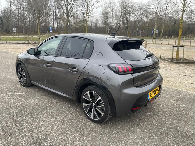 Peugeot 208 1.2 PureTech GT Pack, BOEKJES ,NAP EN ONDERHOUDSHISTORIE