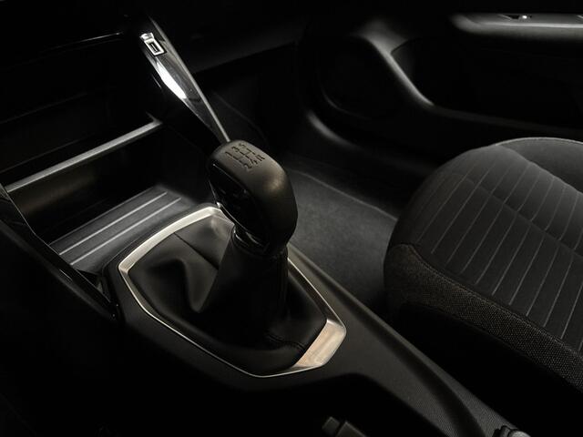 Peugeot 208 1.2 PureTech Sport (APPLE CARPLAY, NAVIGATIE, PARKEERSENSOREN, SPORTSTOELEN, CRUISE, NIEUWE APK, NIEUWSTAAT)