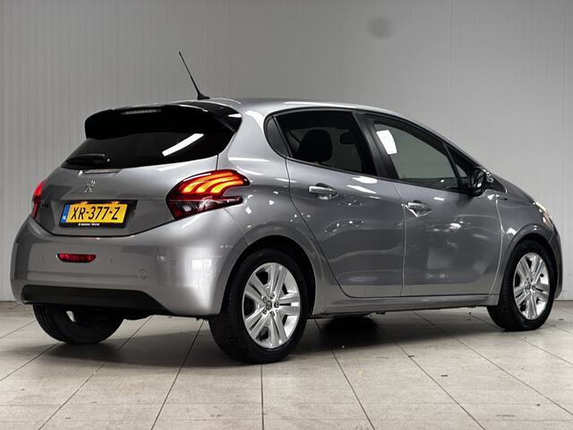Peugeot 208 1.2 PureTech Signature/ LED Dagrijverl./ Apple+Android/ DAB+/ Airco/ Navi/ Cruise/ Bluetooth/ Multi.LEDER.Stuur/ Elek.Pakket/ Isofix/ PDC Achter.