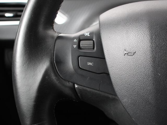 Peugeot 208 1.2 PureTech 110pk Automaat Allure Cruise control Parkeersensoren achter LED Navigatie Climate Control Extra Getint glas Lichtmetalen Velgen