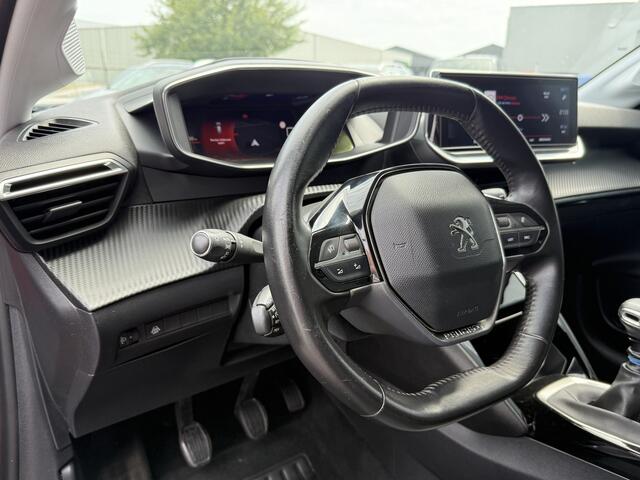 Peugeot 208 Model 2020 1.2 101 PK Blue Lease Allure HALF LEDER | CAMERA | VIRTUAL COCKPIT | CLIMA | NAVI | CRUISE | BLUETOOTH | PDC V+A | LMV 16 INCH | PRIV. GLAS | ISOFIX | MULTIFUNCT. STUUR