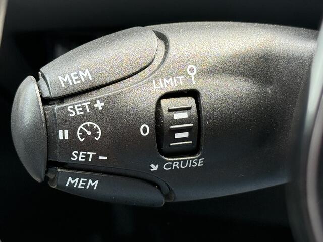 Peugeot 208 Model 2020 1.2 101 PK Blue Lease Allure HALF LEDER | CAMERA | VIRTUAL COCKPIT | CLIMA | NAVI | CRUISE | BLUETOOTH | PDC V+A | LMV 16 INCH | PRIV. GLAS | ISOFIX | MULTIFUNCT. STUUR