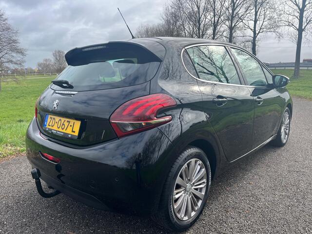 Peugeot 208 1.2 PureTech Blue Lease Allure