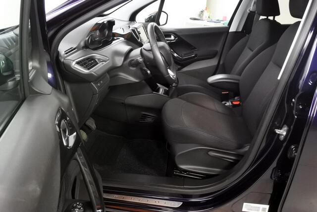 Peugeot 208 1.2 82pk Signature Connect Trekhaak NL NAP