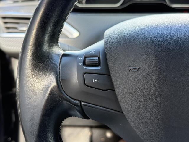 Peugeot 208 BWJ 2018 | 1.2T 111PK Tech Ed. AUTOMAAT | PANO DAK | CLIMA | NAVI | CAMERA A | CARPLAY | PRIVACY GLASS | PDC