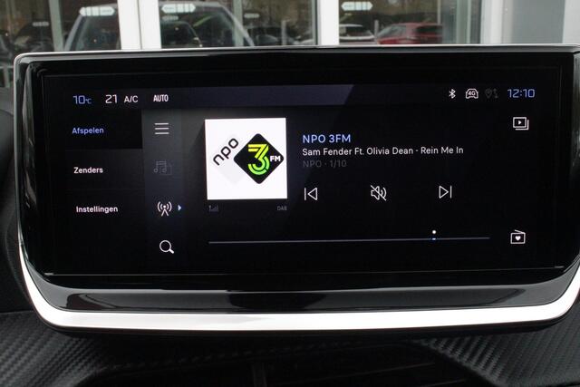 Peugeot 208 1.2 100PK ALLURE | CAMERA VOOR + ACHTER | PARKEERSENSOREN VOOR + ACHTER | DRAADLOZE APPLE CARPLAY/ANDROID AUTO | NAVIGATIE | DODEHOEK DETECTIE | CRUISE CONTROL | DAB+ RADIO | CLIMATE CONTROL | LED KOPLAMPEN |