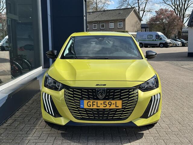 Peugeot 208 Hybrid 110 PK Allure | Automaat | Slechts 15.400 KM Gereden | Navigatie | Camera | Parkeersensoren V+A | Stoelverwarming | LED Verlichting | 16" Lichtmetalen Velgen | Half Lederen Bekleding | Digitaal Dashboard | Cruise Control | Climate Control |